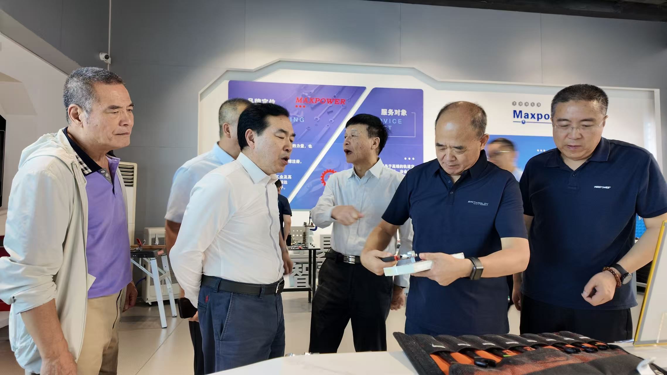 中国五金交电化工商业协会调研云顶国际·(中国)唯一官方网站 盛赞其行业标杆作用(图2) 22.jpg