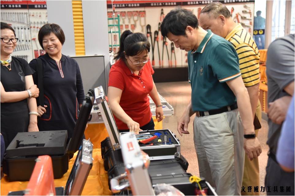 上海浦东祝桥商会领导一行访问云顶国际